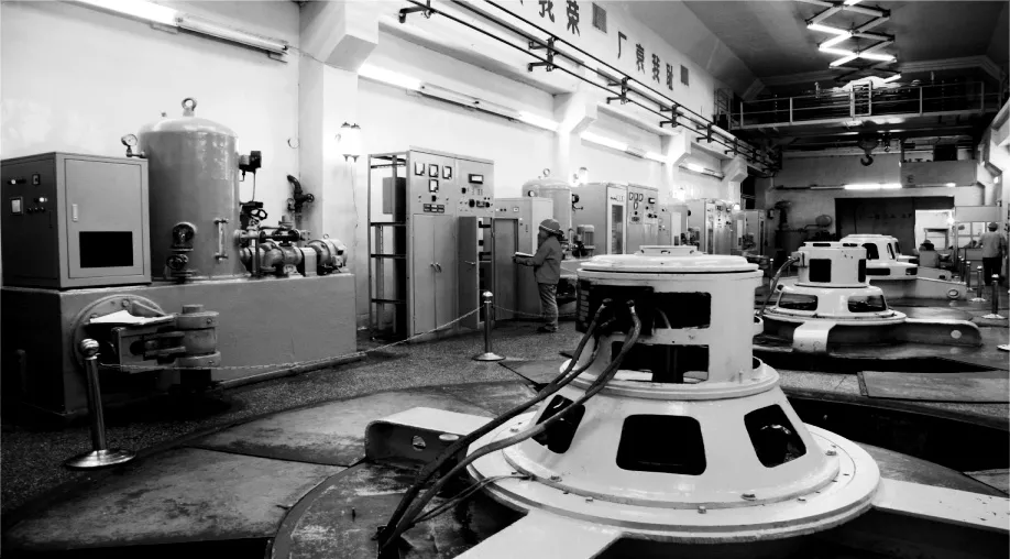 1967年，中国第一座地下水电站可可托海水电站建成投产.png